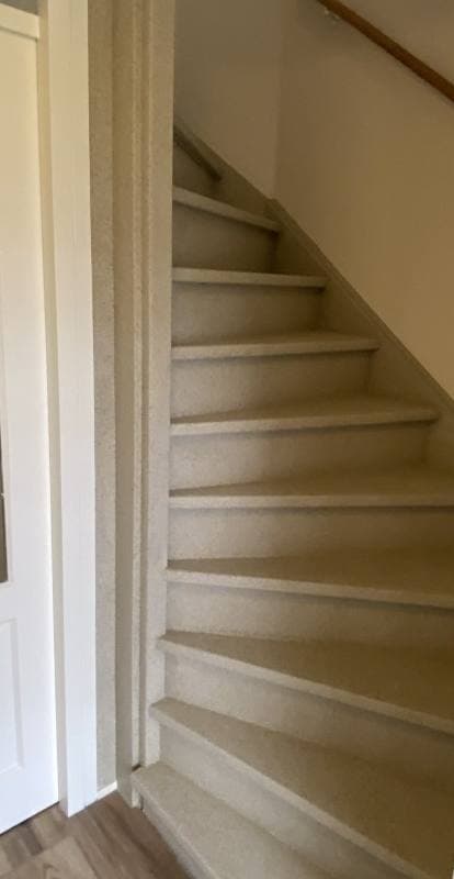 traprenovatie met DesertBeige stone structuur in Alphen aan den Rijn