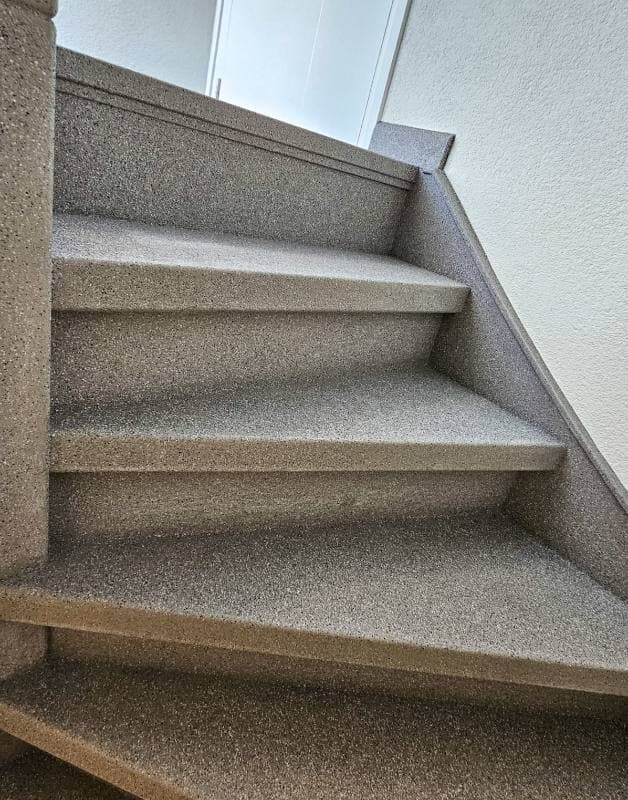 trap bekleding met Graphite Stone stone structuur in Leiden