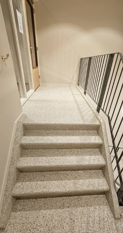 traprenovatie met Active Stone terrazzo structuur in Utrecht