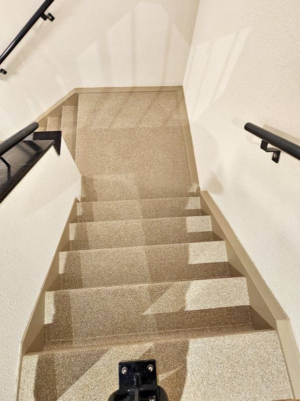 traprenovatie met Sandstone Light stone structuur in Waddinxveen